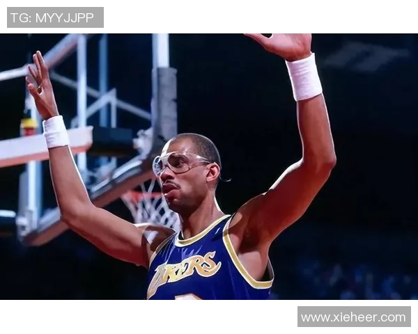 卡里姆阿布杜尔贾巴尔的传奇人生与篮球智慧在时代长河中的光辉轨迹